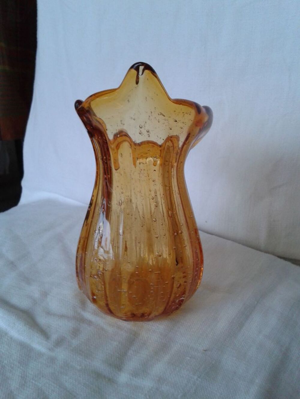 Petit vase en verre souffl&eacute; jaune d'or Décoration