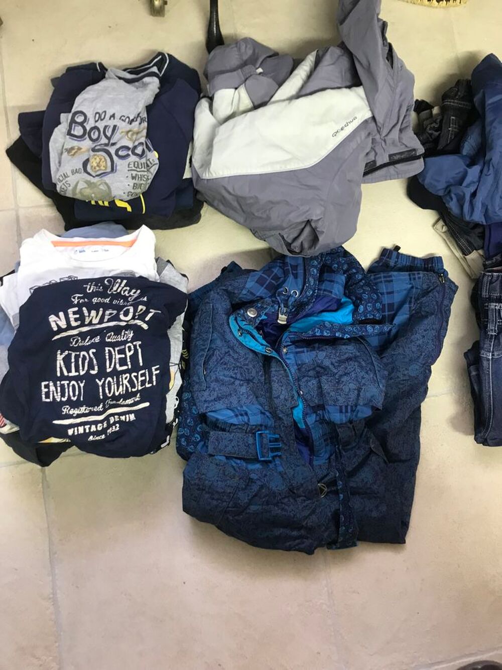 V&ecirc;tements enfant 8 &agrave; 9ans, jeans, manteaux, tee shirt, combi Vêtements enfants