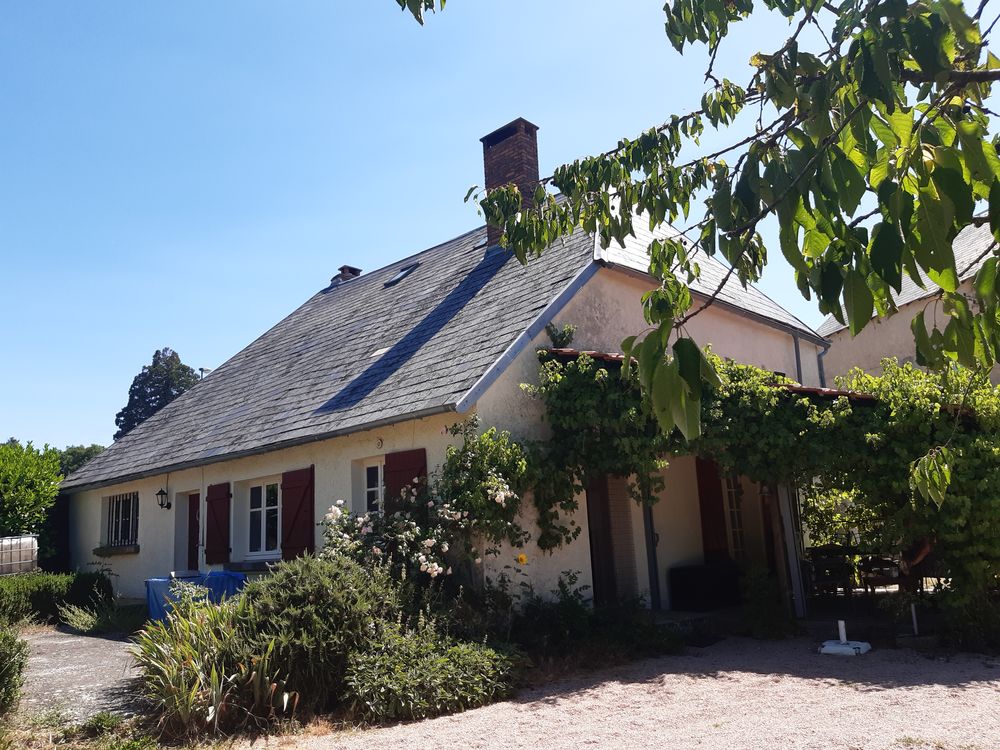 Vente Maison Charmante maison en pierre de 152m2 avec terrain attenant Saint-maurice-près-pionsat
