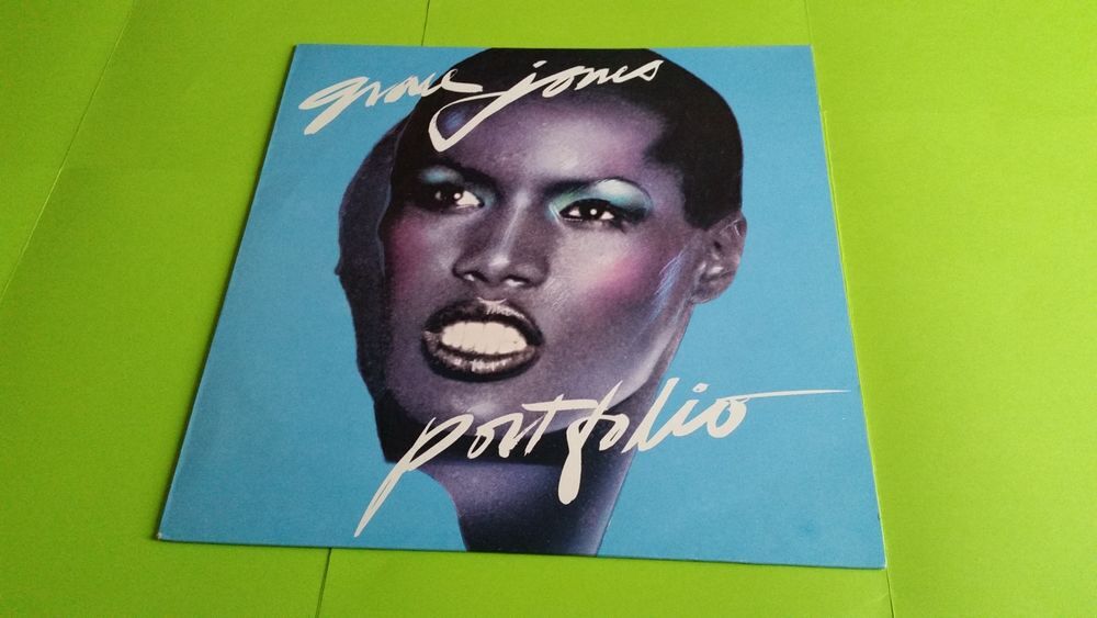 GRACE JONES CD et vinyles