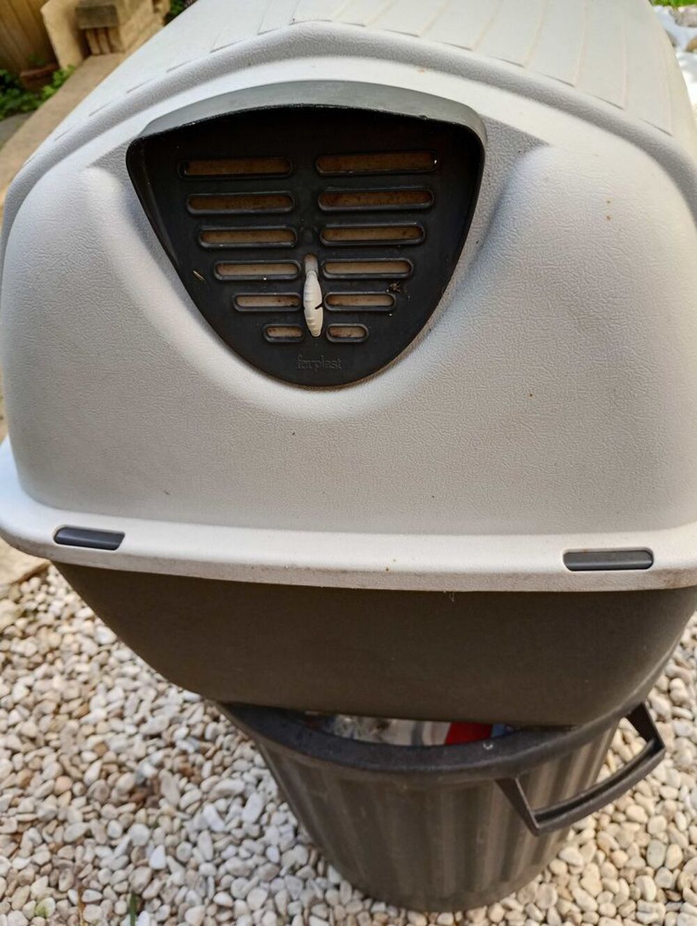 niche &agrave; chien ferblast Jardin