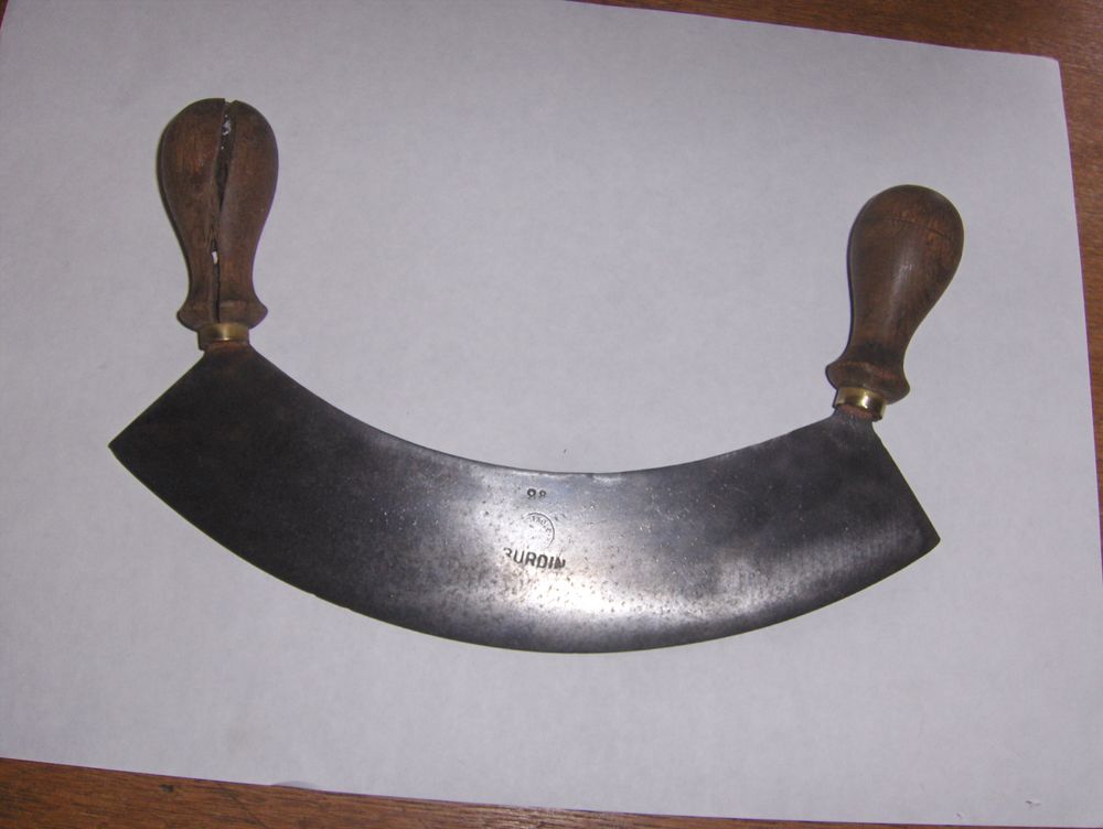 Ancien hachoir en bois et acier 30 cm de marque 	($) Bricolage