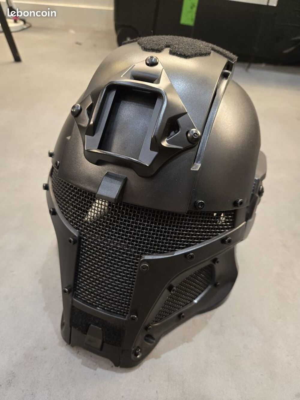 Casque int&eacute;gral noir grillag&eacute; airsoft/paintball Sports