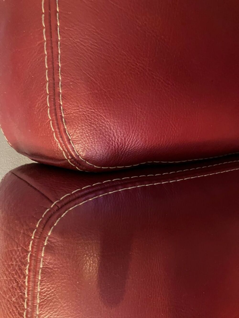 Tr&egrave;s beau canap&eacute; cuir rouge
Excellent &eacute;tat
Longueur 192 cm
Meubles