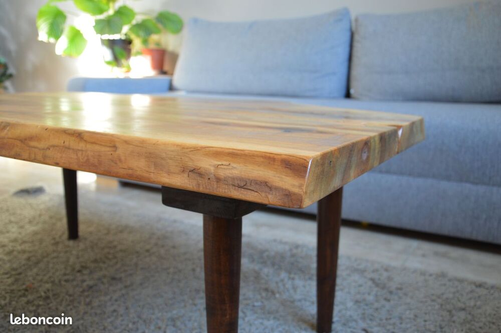 Table basse en noyer massif bords live edge, avec papillons Meubles