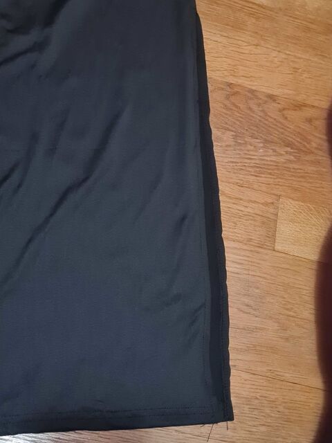 Robe tube noire 20 Montfermeil (93)