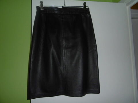 Jupe en cuir T. 40/42   20 Lorient (56)