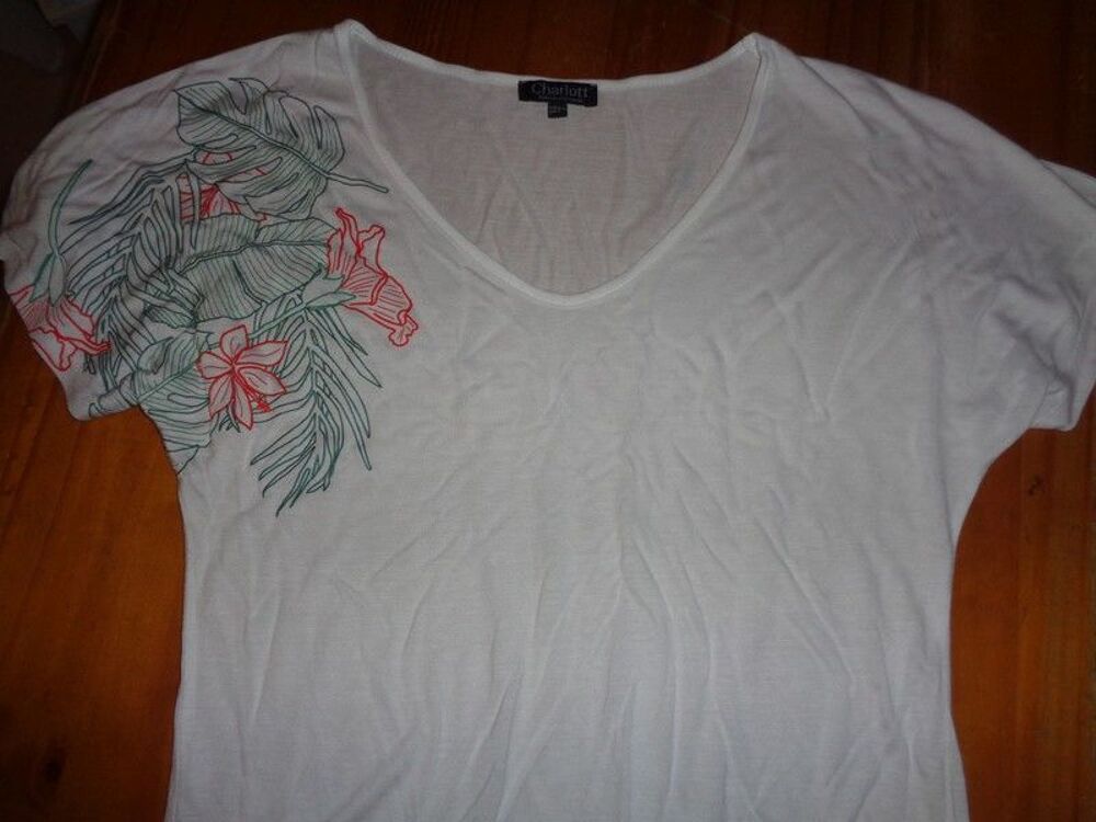 T shirt Charlott blanc taille 34/36, neuf &agrave; 15 euros Vêtements