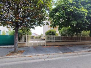 Location Parking/Garage Champigny sur Marne (94500): Place de parking handicapée. Champigny-sur-marne