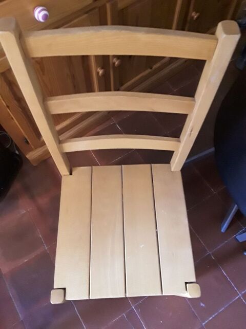 table pin massif et 4 chaises 50 Pzenas (34)