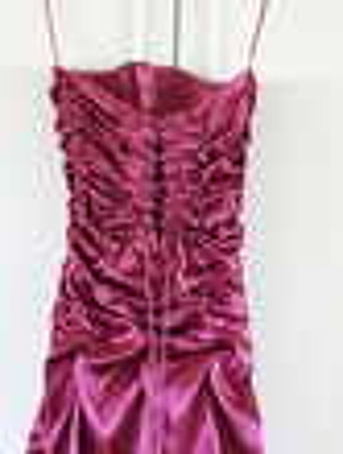 Robe c&eacute;r&eacute;monie originale et tr&egrave;s f&eacute;minine fuschia- 150 euros Vtements