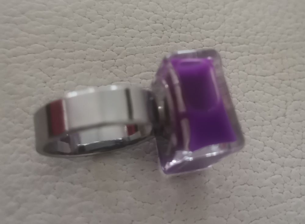 Bague pylones carr&eacute;e Bijoux et montres