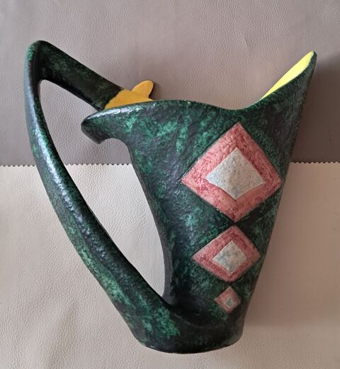 ancien vase pichet vintage valauris signé Jacques Sagan
370 Mauguio-Carnon-Plage (34)