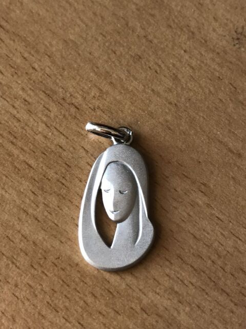 Médaille pendentif Vierge plaqué argent poinçon 28 Saint-Prix (95)