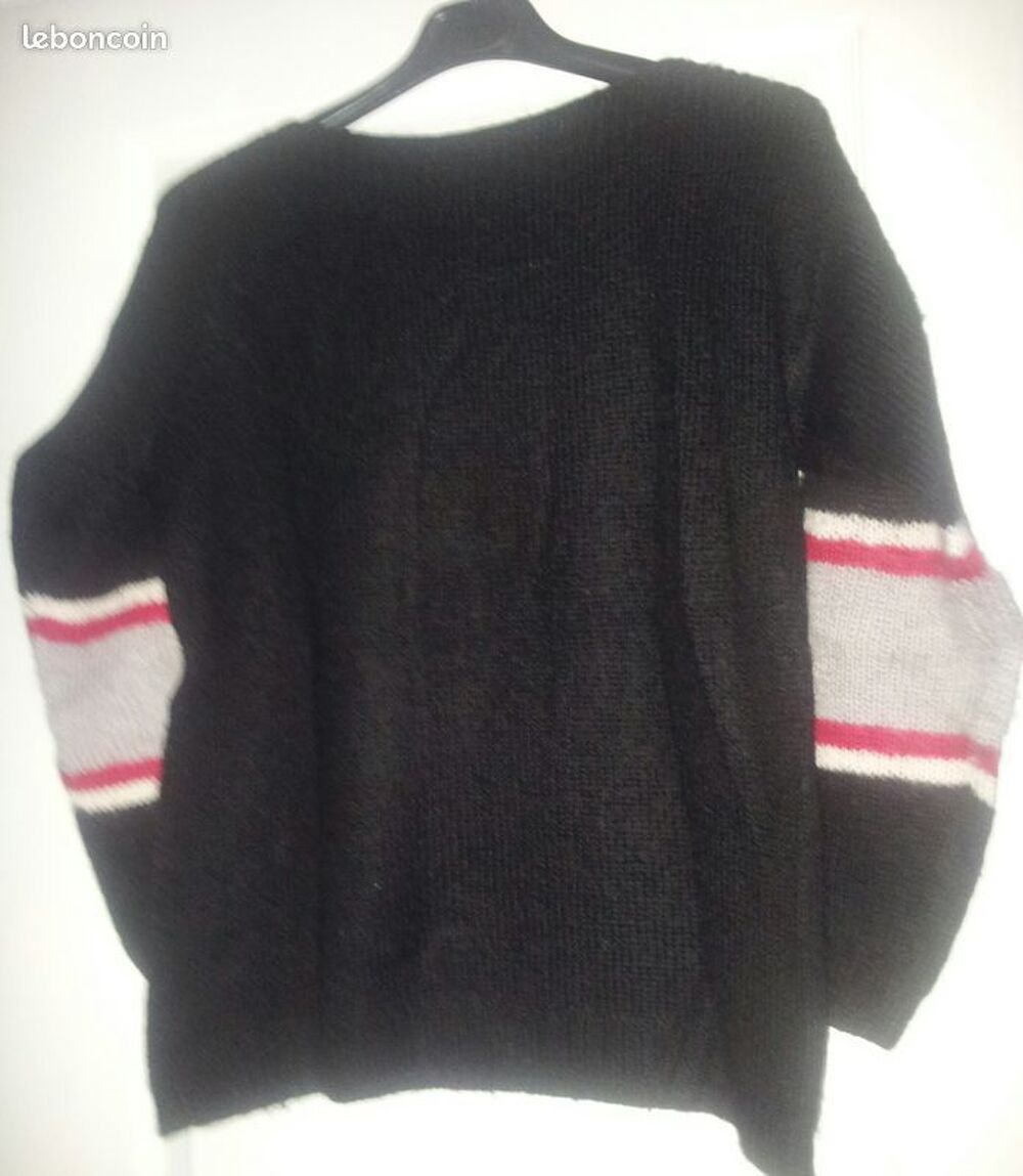 Pull tricot&eacute; main taille 38/40 - noir et rouge - TBE &eacute;tat Vêtements