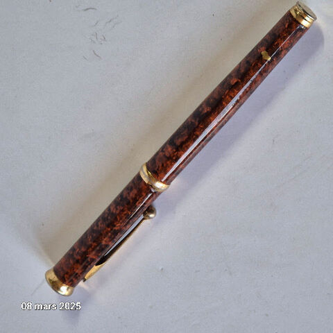 Stylo plume avec laque sur son corps, pour collection 4 Saumur (49)