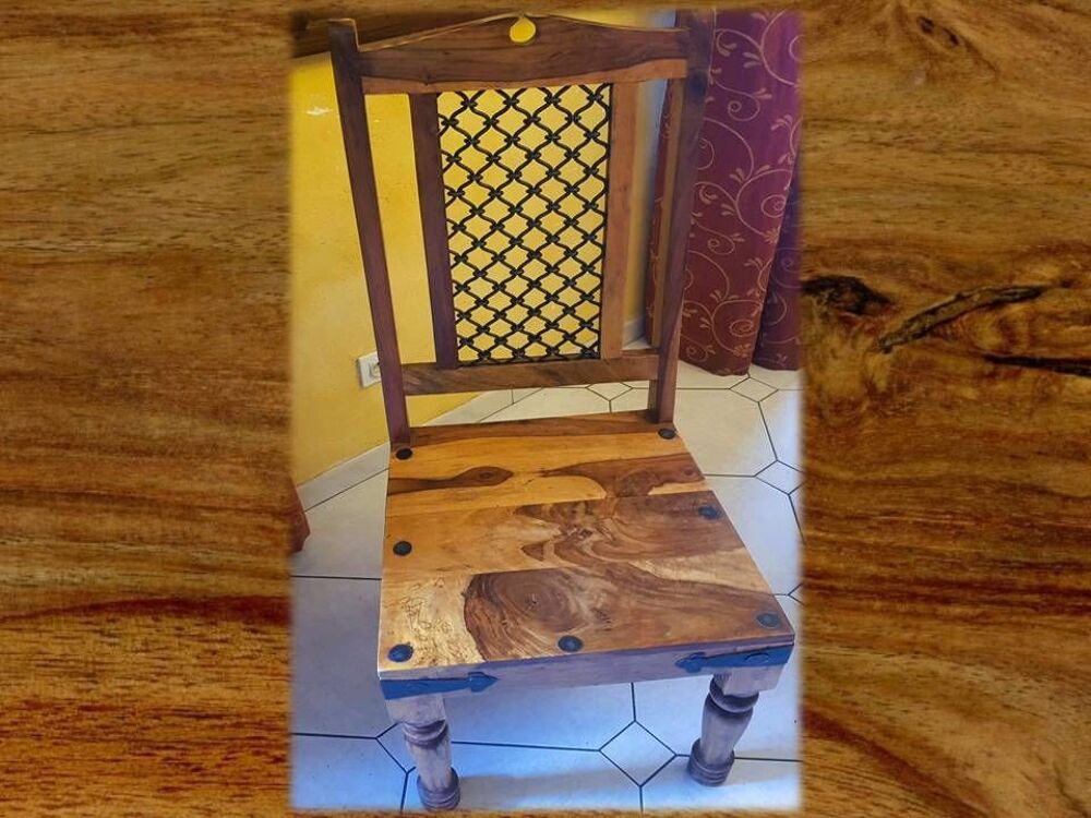 Lot 6 chaises palissandre indien dont 2 bouts de table Meubles