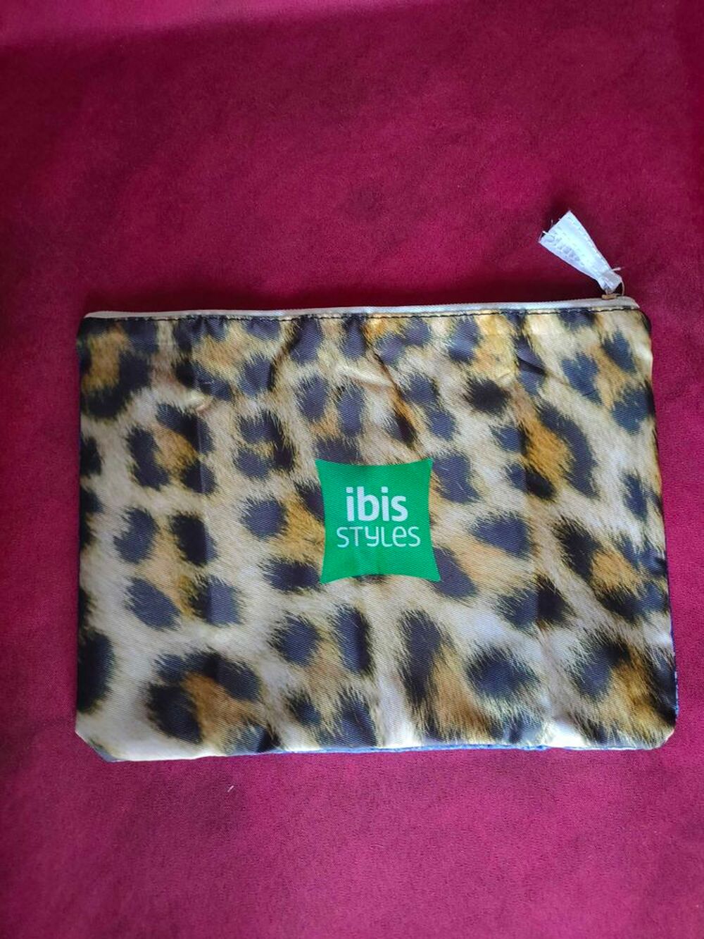 Trousse &agrave; toilette ibis styles -ibis budget neuf jamais servi Maroquinerie