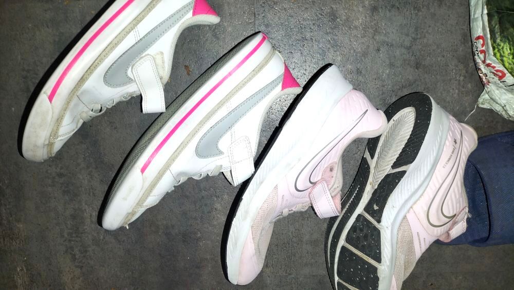 Baskets Nike pointure 32 tr&egrave;s bon &eacute;tat Chaussures
