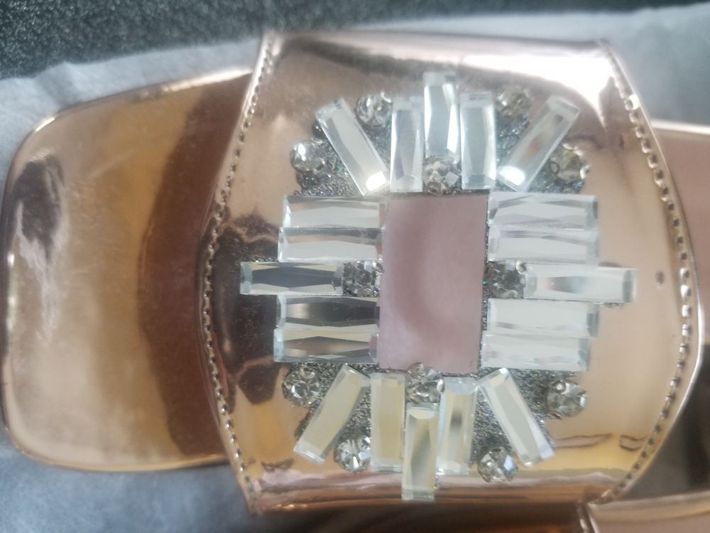 Claquette dor&eacute;e Chaussures