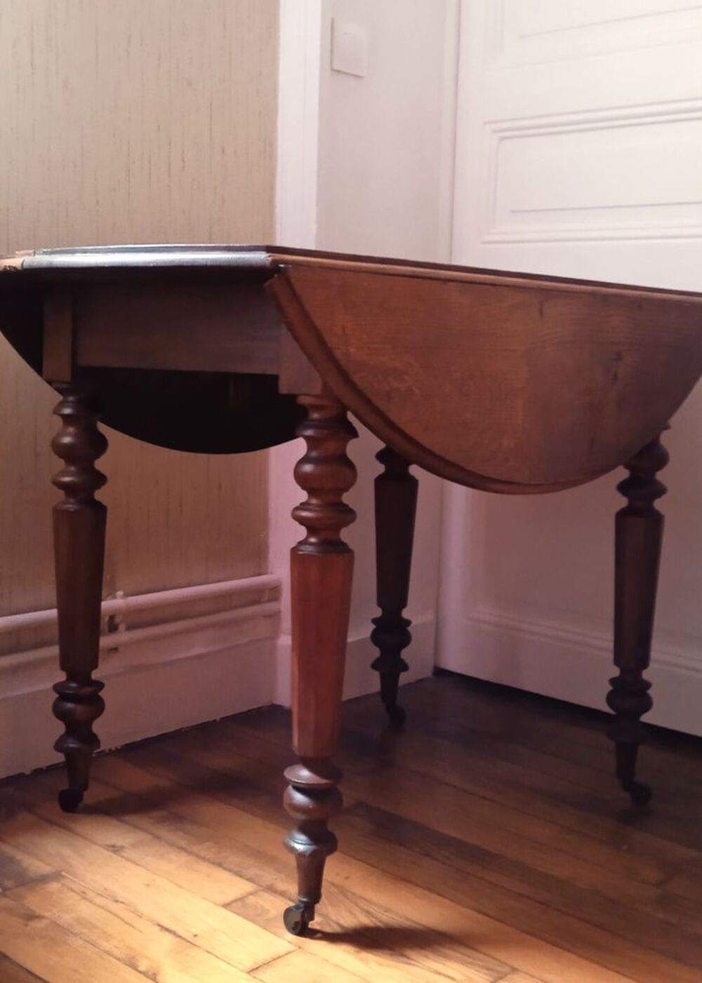 Table de style Louis Philippe en Noyer massif Meubles