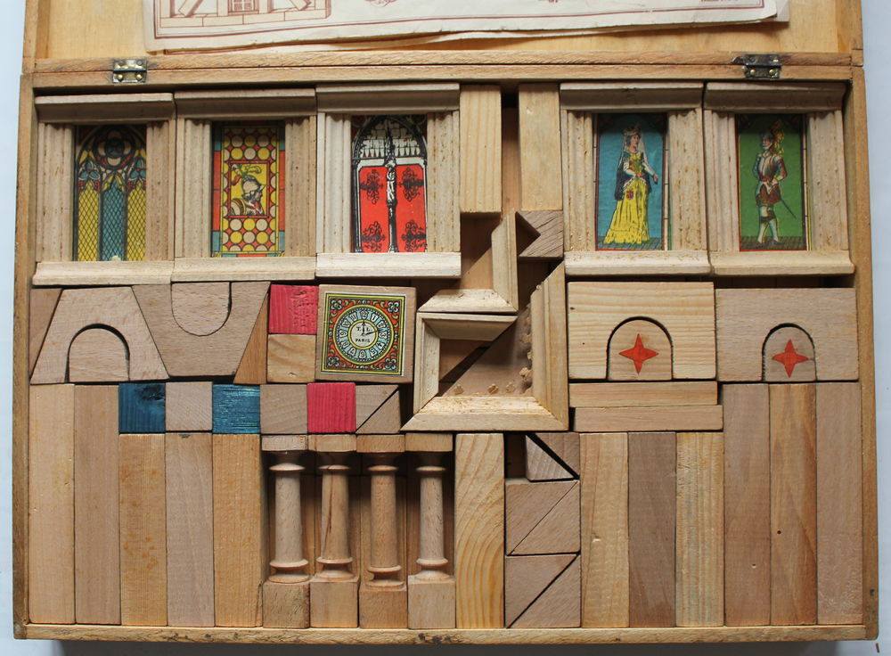 Jeu de construction en bois sign&eacute; THle.L. XIX eme si&egrave;cle Jeux / jouets