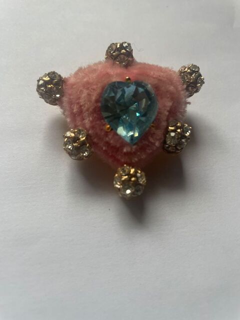 Broche Coeur rose boules strass/coeur strass bleu LACROIX 250 Vigneux-sur-Seine (91)