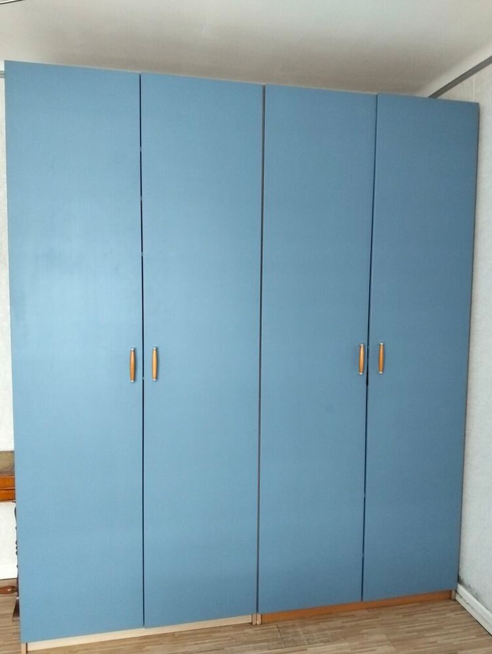 Armoire avec penderie et accessoires Meubles