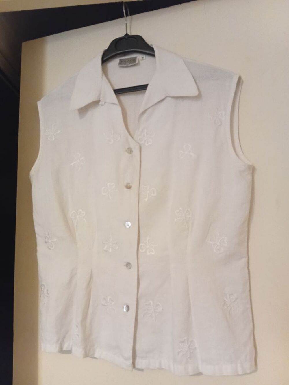 Chemisier brod&eacute; sans manches Vêtements