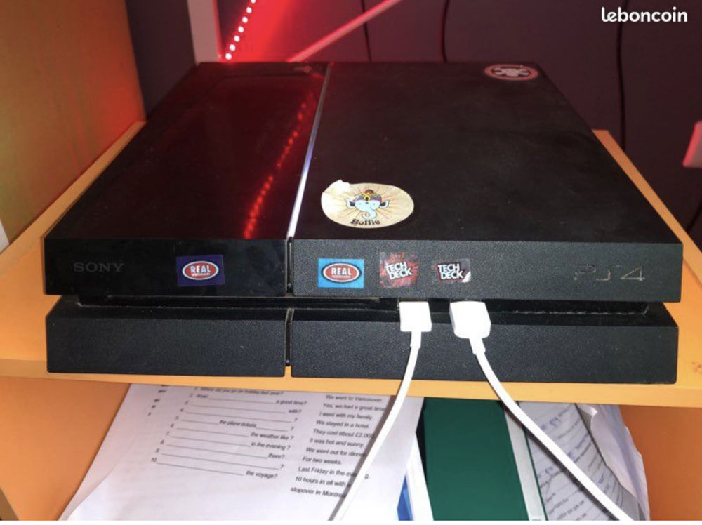 PlayStation 4 + manette Matériel informatique