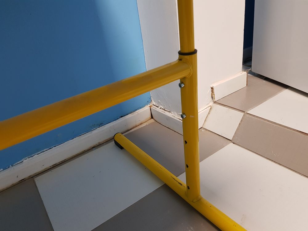 Table bois hauteur r&eacute;glable Meubles