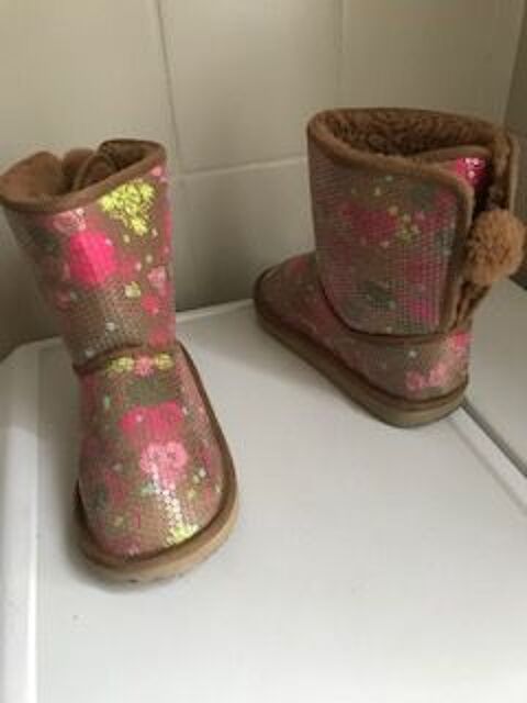 Chaussures filles 32 au 35
20 Paris 17 (75)