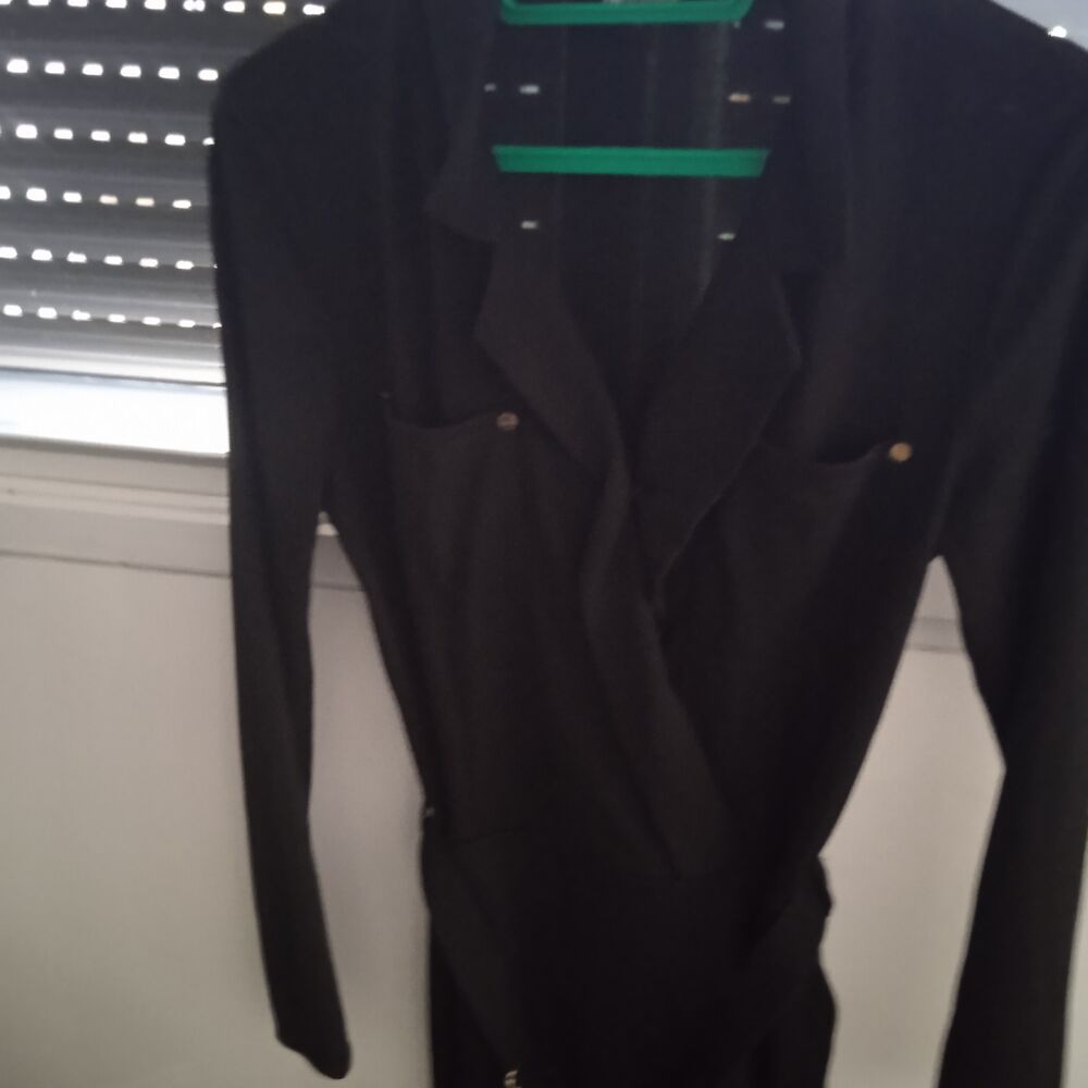 Robe noire manches longue ceinture dor&eacute;e &agrave; la taille 2 poche Vêtements