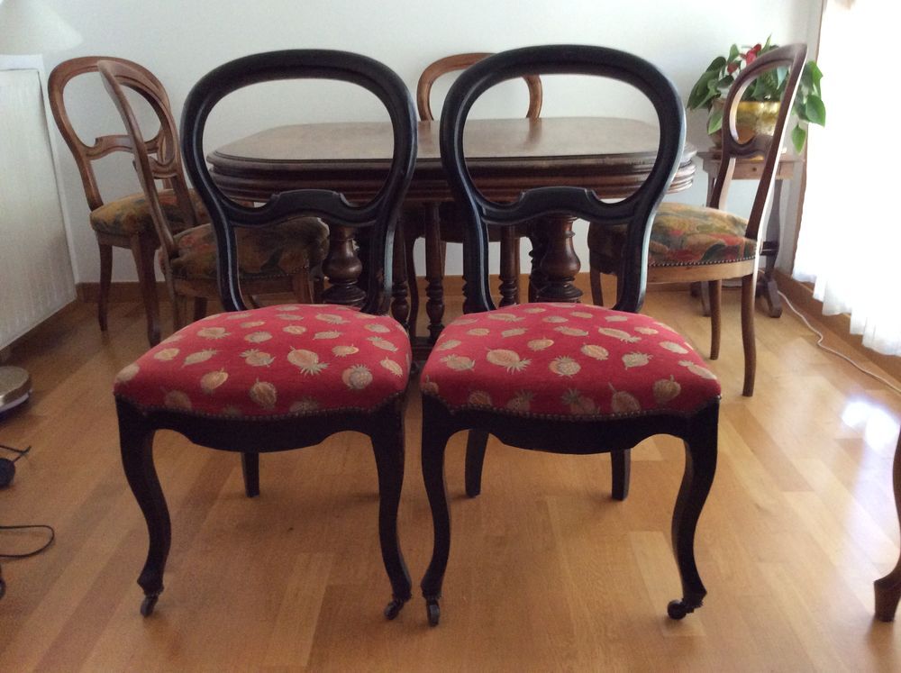 Table et deux chaises Meubles