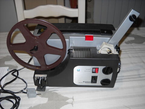 2 films 8mm + projecteur 15 Lzan (30)