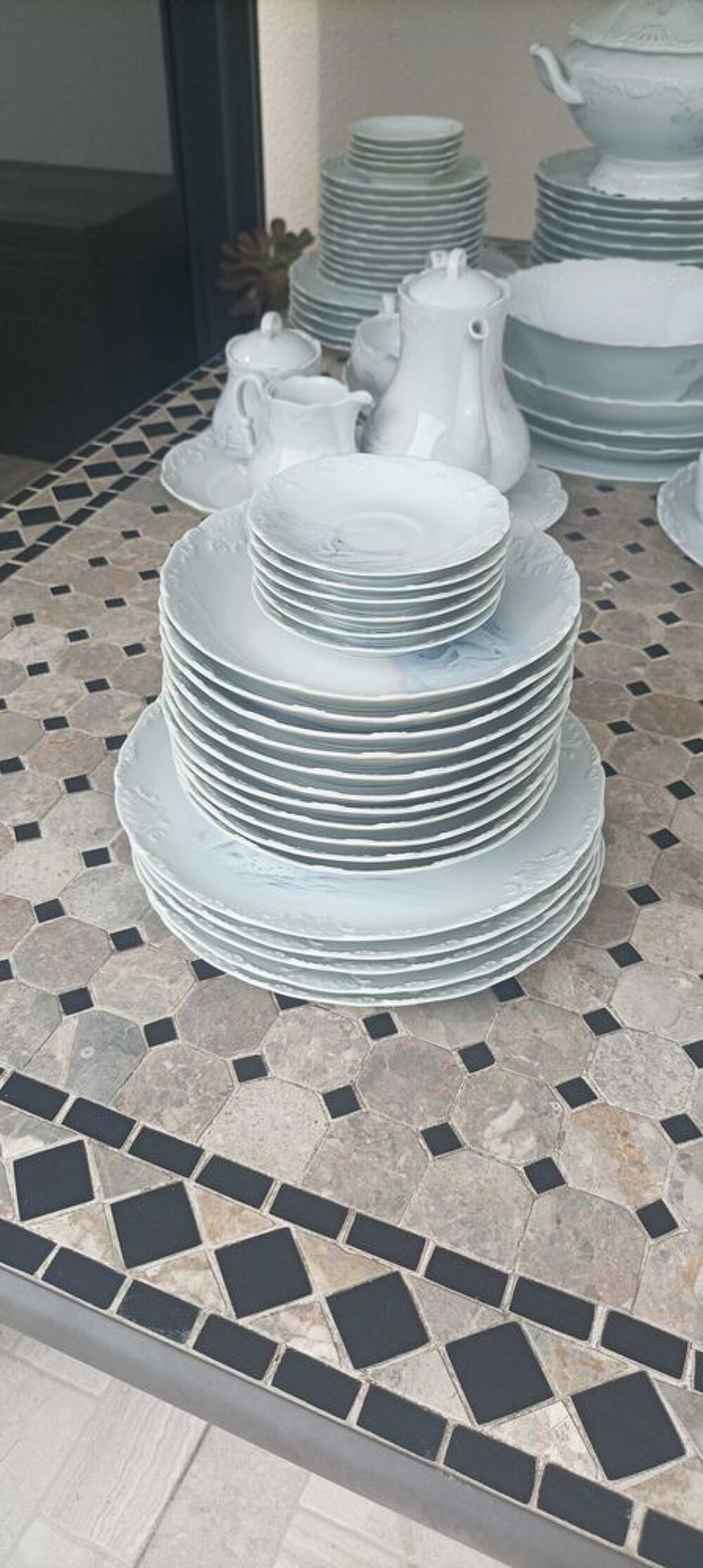 Service de table Limoges Tharaud €" 78 pi&egrave;ces neuves 