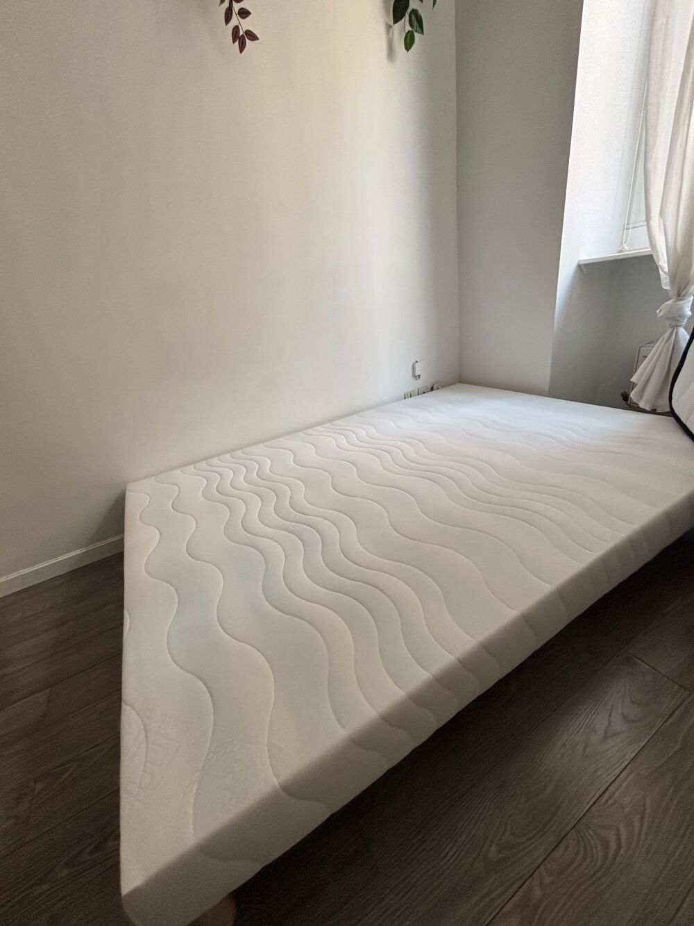 Lit double 140x190 avec sommier tapissier et matelas Meubles