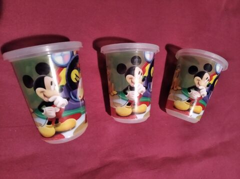 lot de 3 gobelets plastique MICKEY avec Dingo et Pluto 5 Ervy-le-Chtel (10)