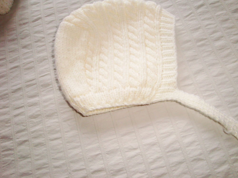 brassi&egrave;re chaussons et bonnet blanc 3 mois Vêtements enfants