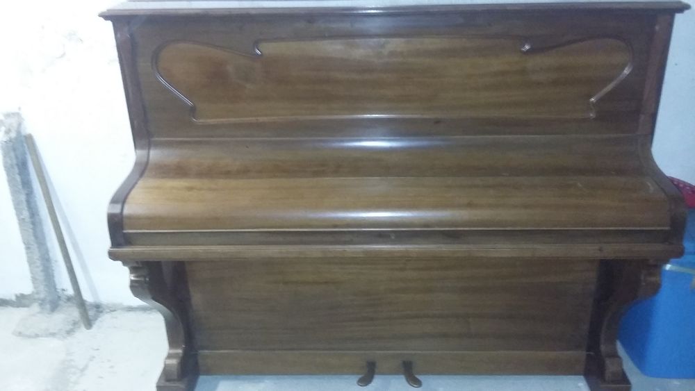 Piano en bois s.wolf Instruments de musique