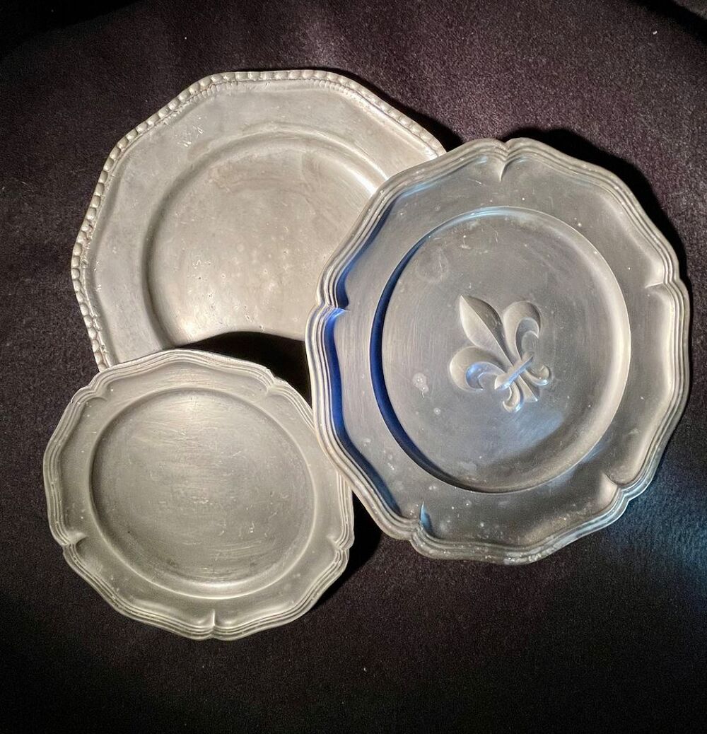 Lot de 3 assiettes en &eacute;tain Décoration