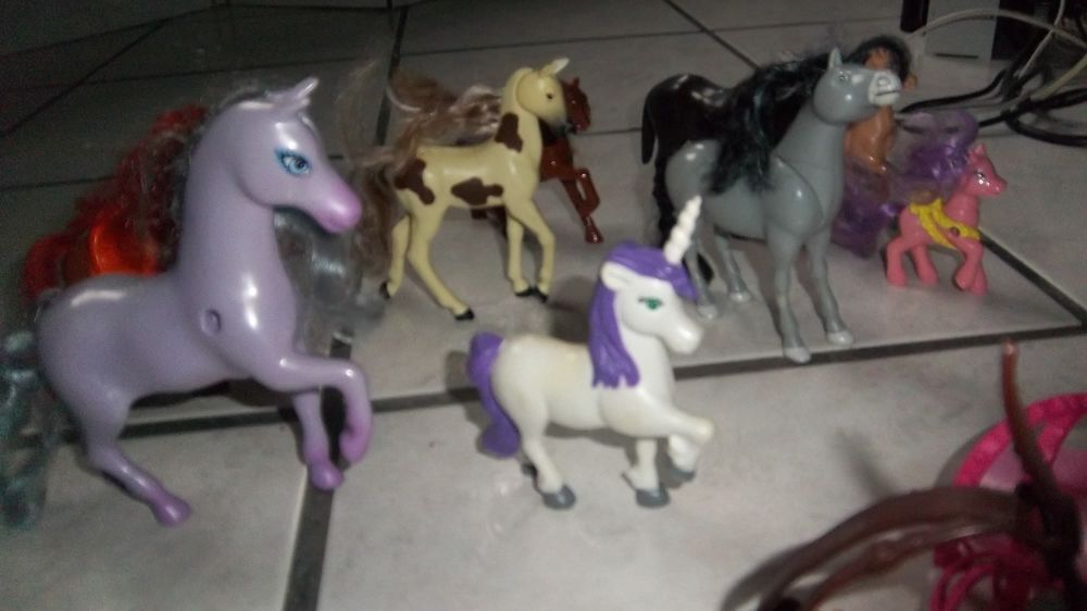 Lot de 8 chevaux diff&eacute;rentes tailles licornes Jeux / jouets