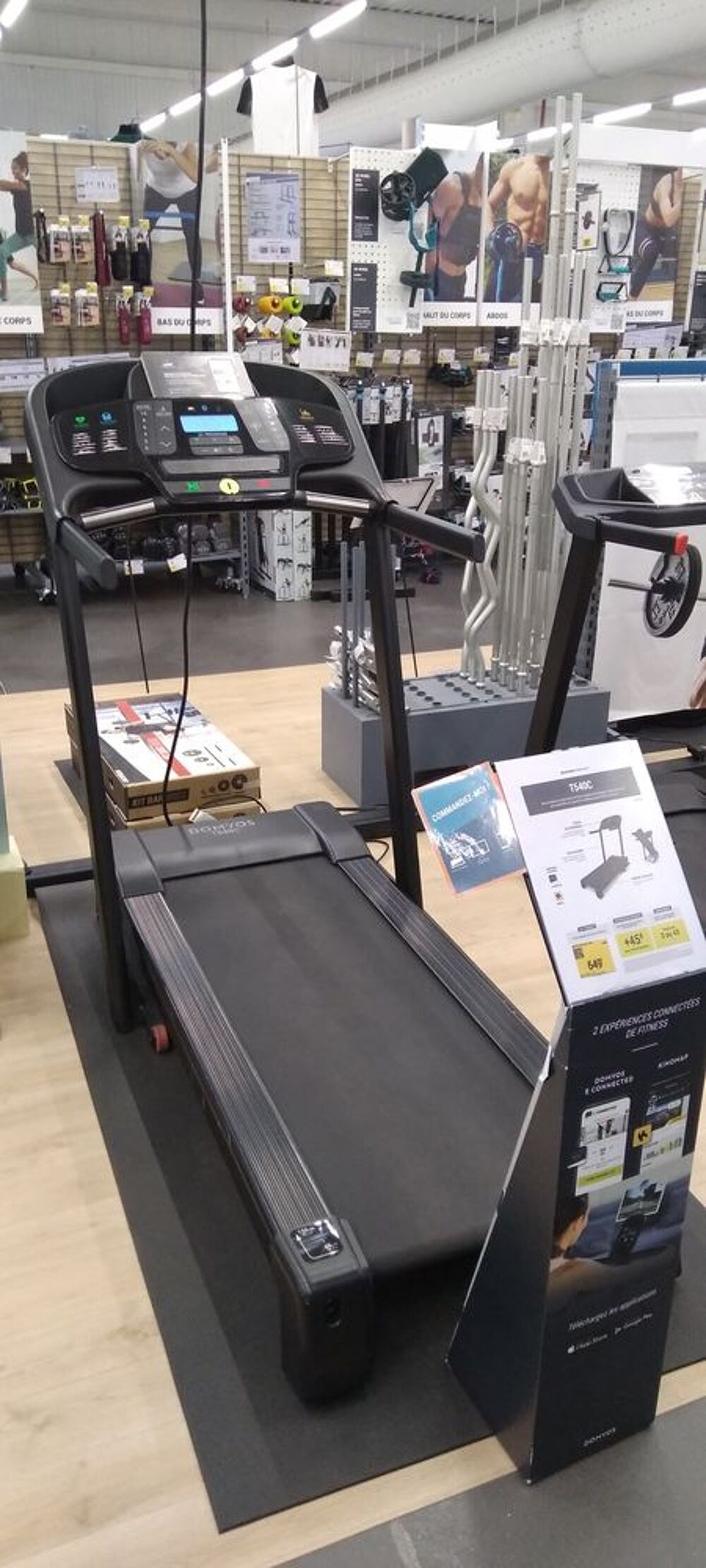 tapis de course connect&eacute; T540C &eacute;tat neuf 
. Sports