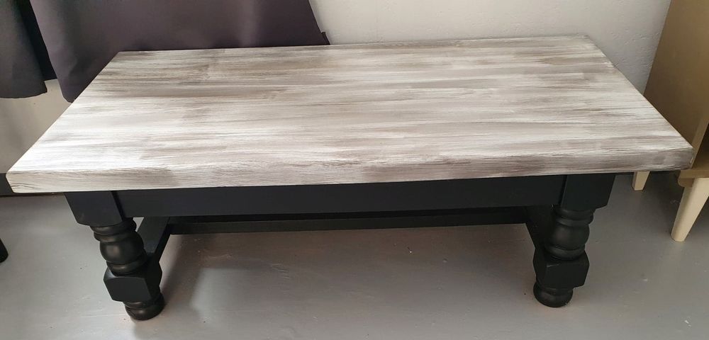 Table de salon ch&ecirc;ne massif, relook&eacute;e Meubles