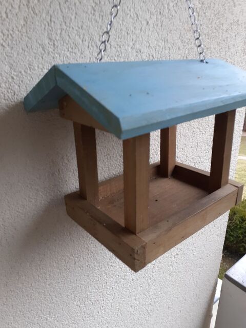 1 mangeoire en bois tout neuf pour oiseau avec des graines 15 74600 Seynod