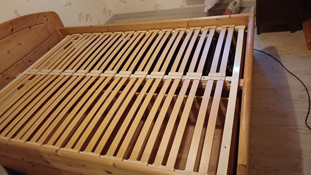 Lit 2 places en 140x200, pin massif teint&eacute; miel Meubles