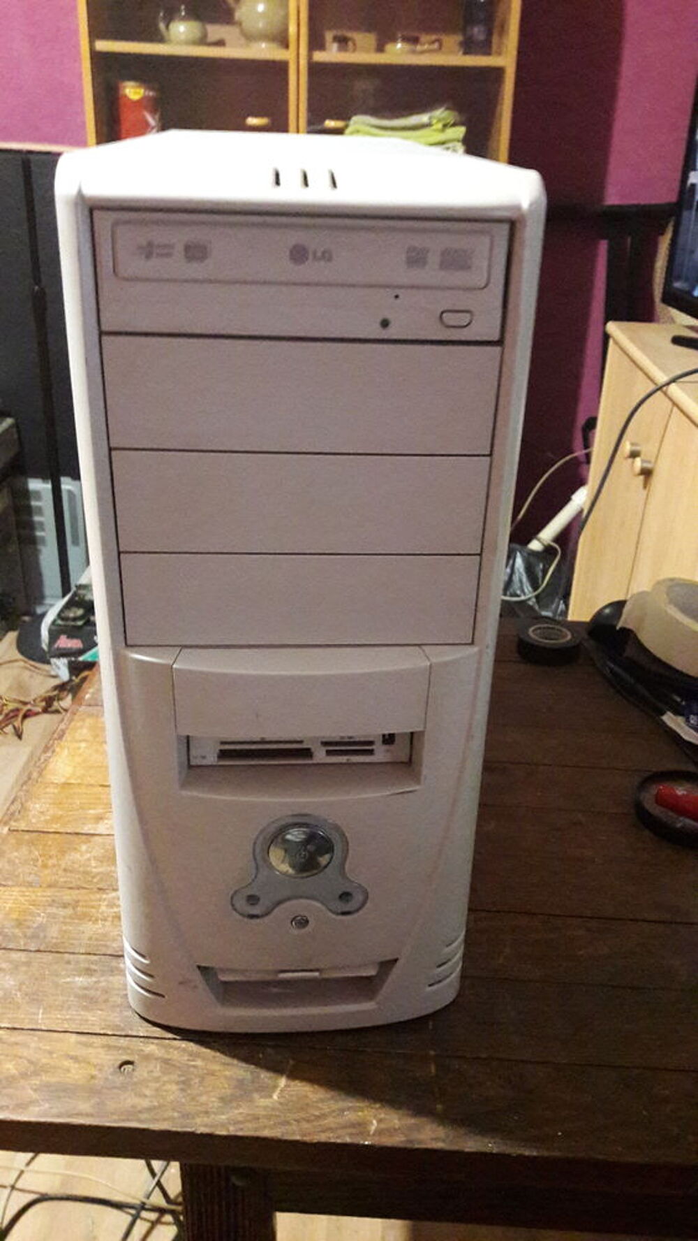 ORDINATEUR TOUR BEIGE Matériel informatique