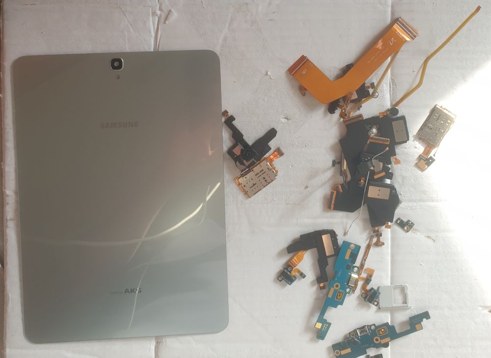 Lot tablettes pour pi&egrave;ces 4 Téléphones et tablettes