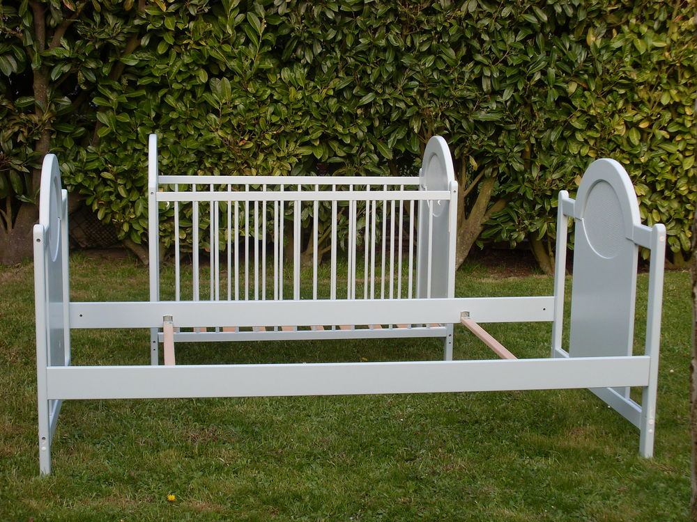 Lit b&eacute;b&eacute; transformable en junior Mobilier enfants