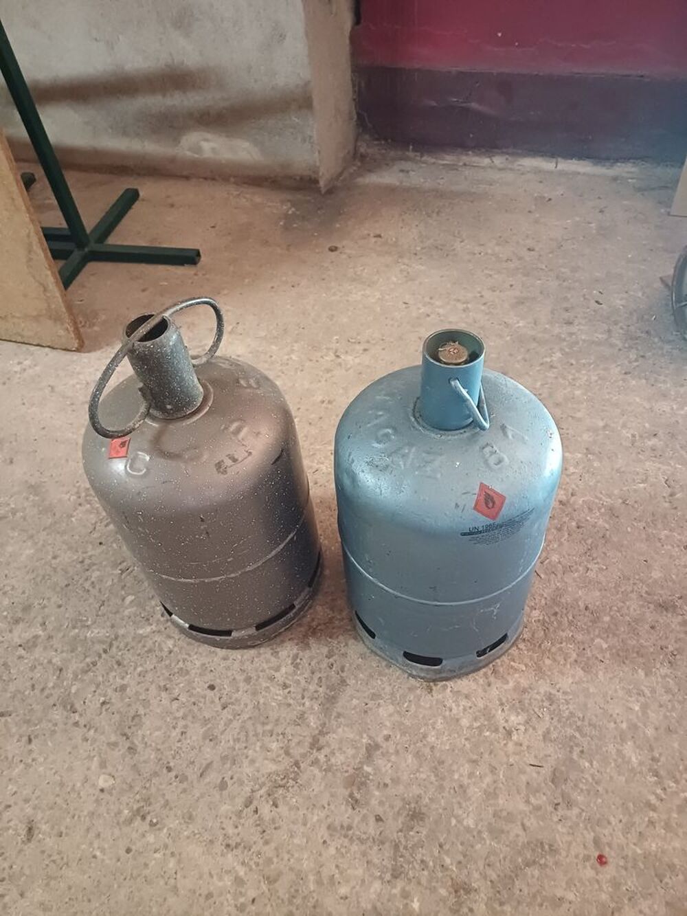 6 recharges de gaz vide dont une de pleine Bricolage